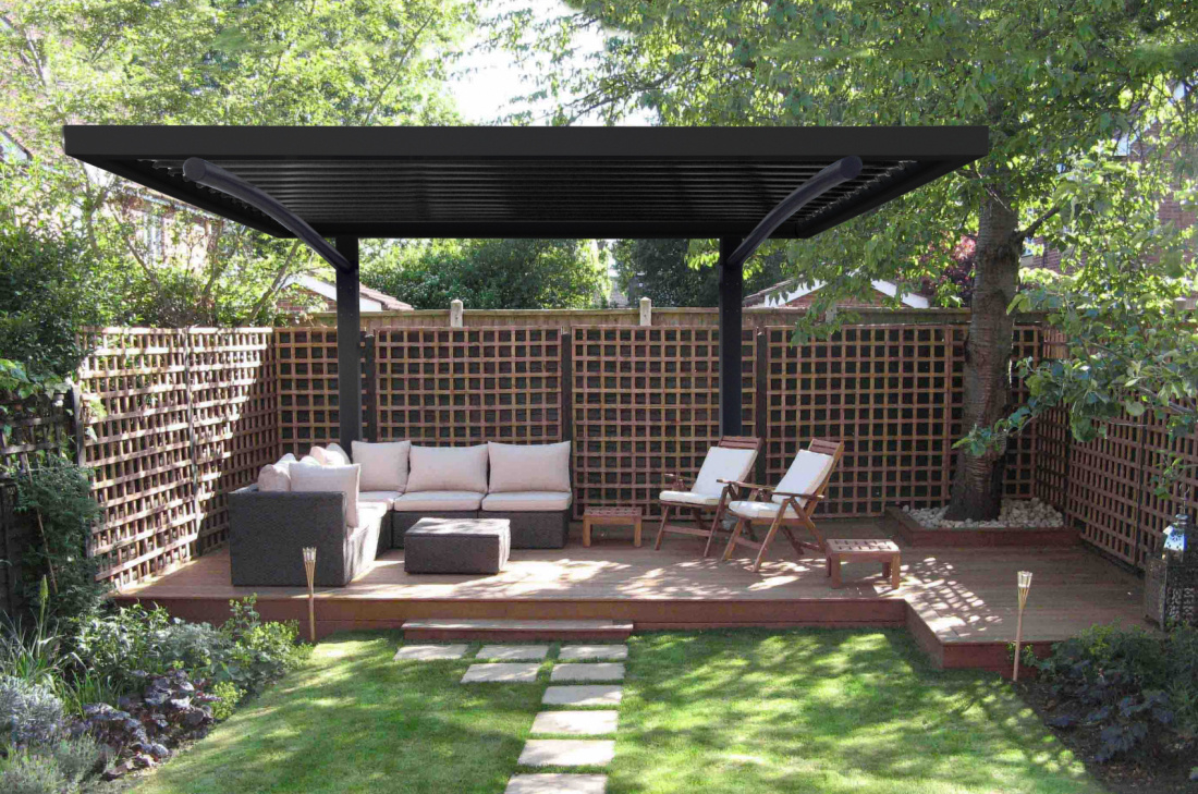  la pergola bioclimatique offre une grande r&eacute;sistance aux intemp&eacute;ries et aux chocs.