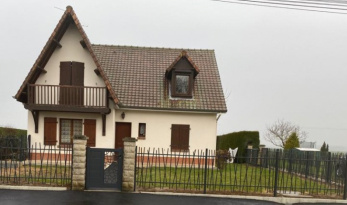 Clôture originale et portillon avec décor