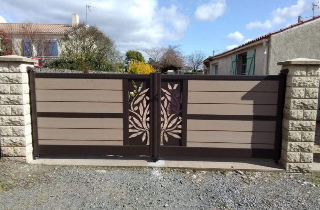 Portail composite original avec d&eacute;cor