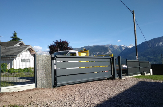 Installation d'un portail coulissant &agrave; Thyez