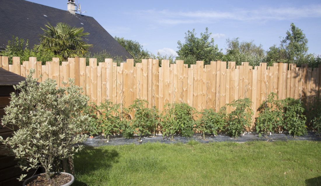 L’installation d’une clôture en bois