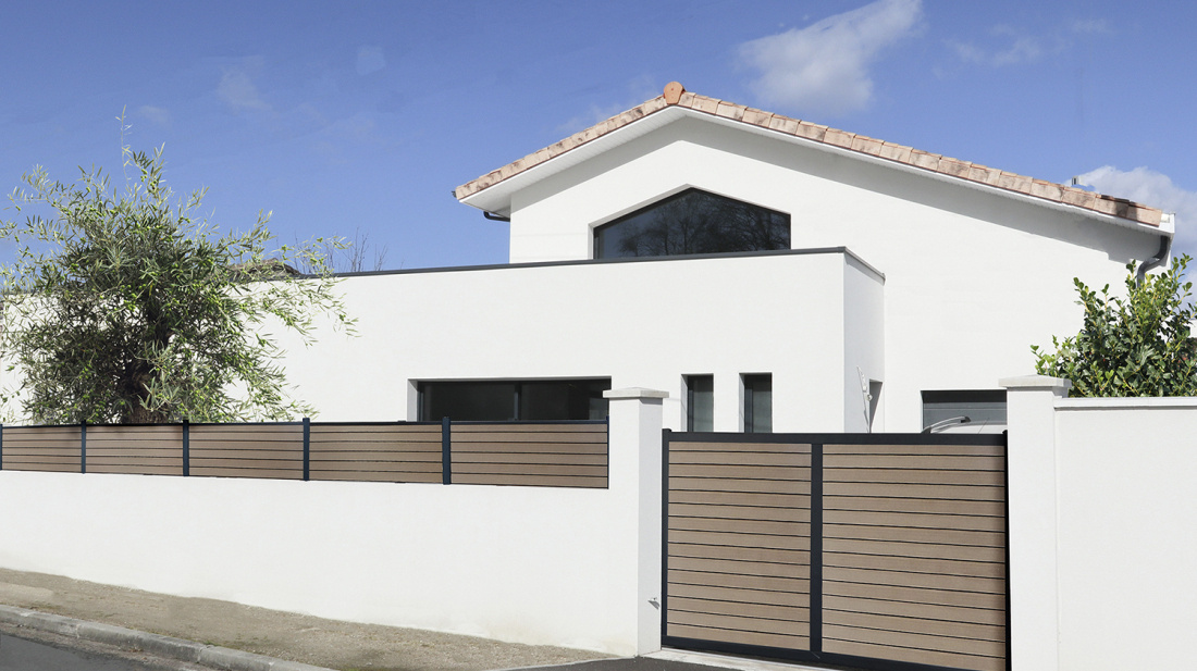 Cl&ocirc;ture design sur muret