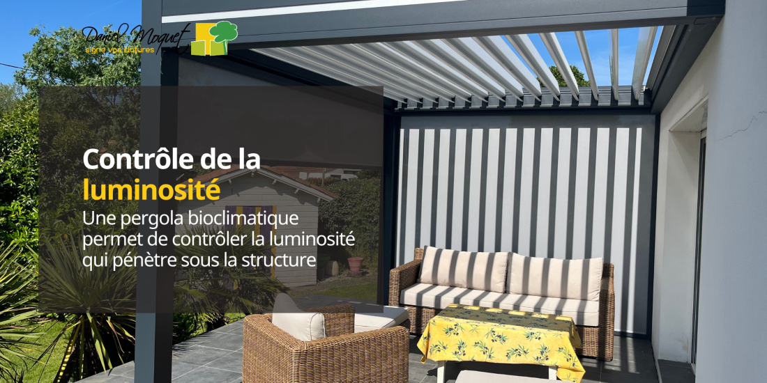 Une pergola bioclimatique permet de contr&ocirc;ler la luminosit&eacute;