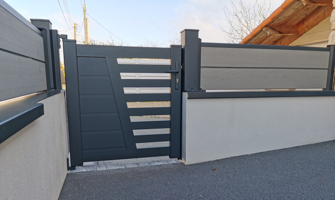 Portillon aluminium DoMai'N + Cl&ocirc;ture composite DoMaStyl'