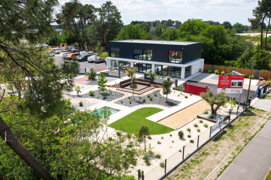Nouveau Showroom Daniel Moquet : Allées, Clôtures, Jardins et Piscines