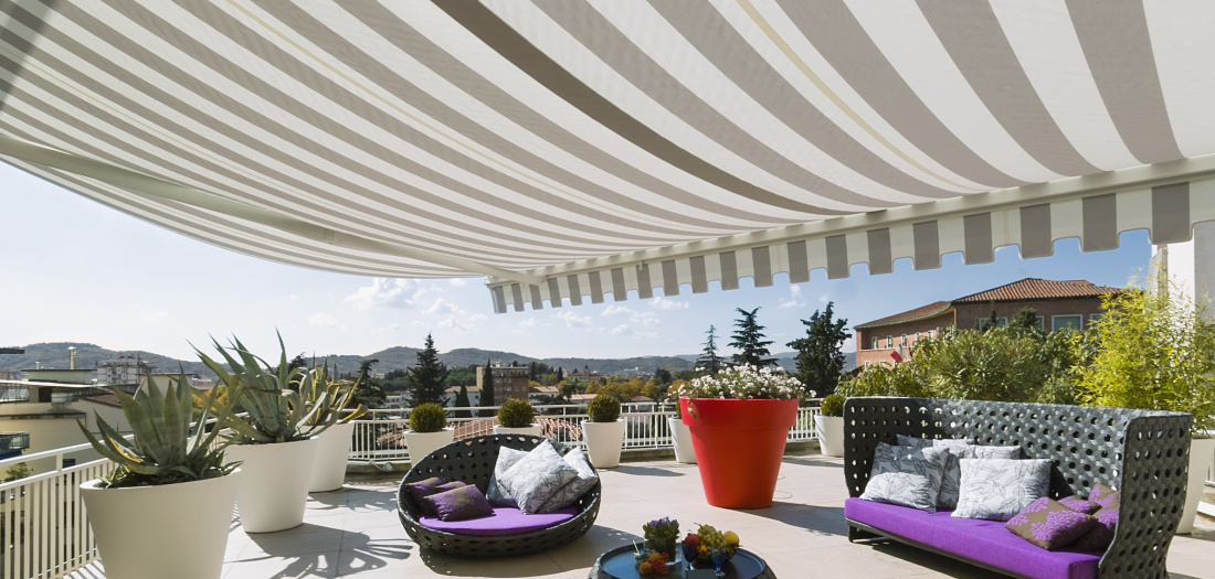 Choisir la largeur de votre futur store de terrasse