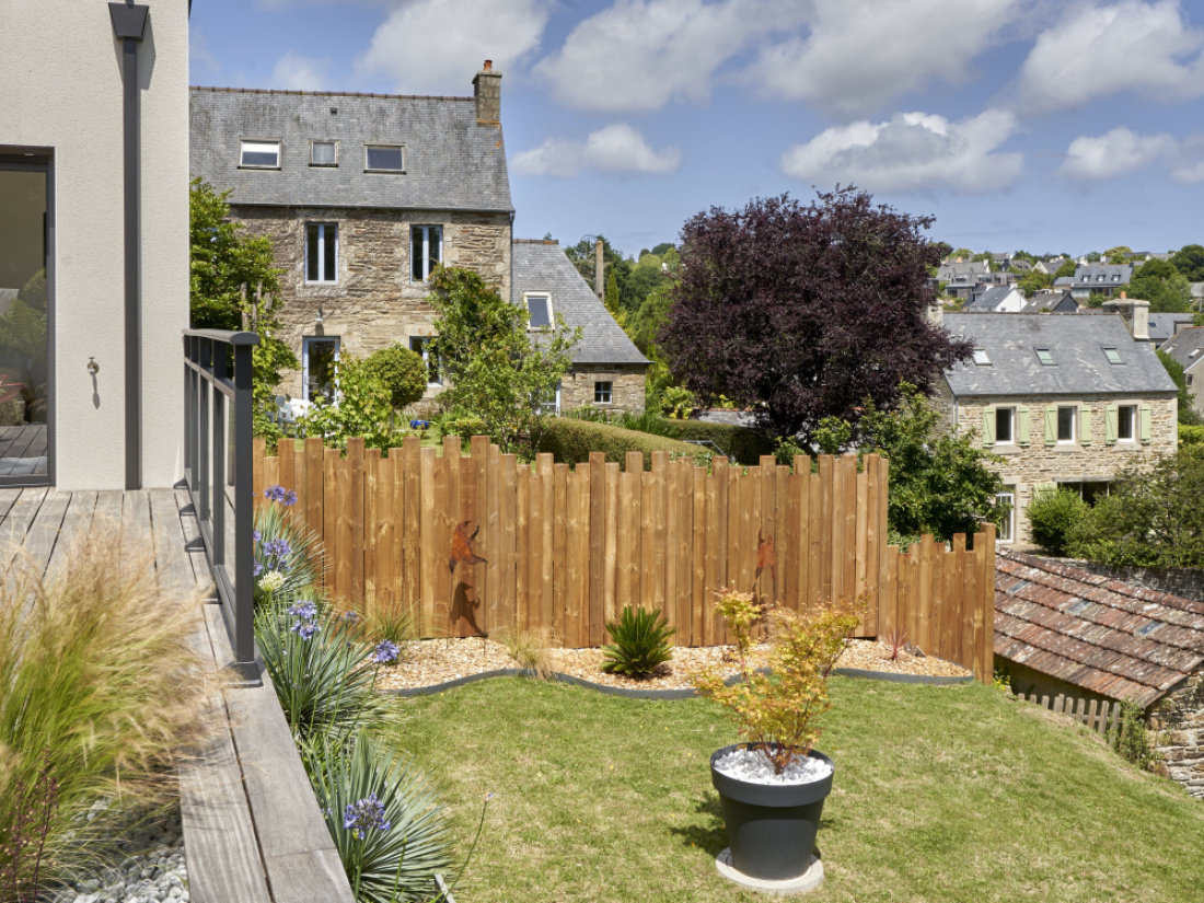 R&eacute;ussir son projet de cl&ocirc;ture sur terrain en pente