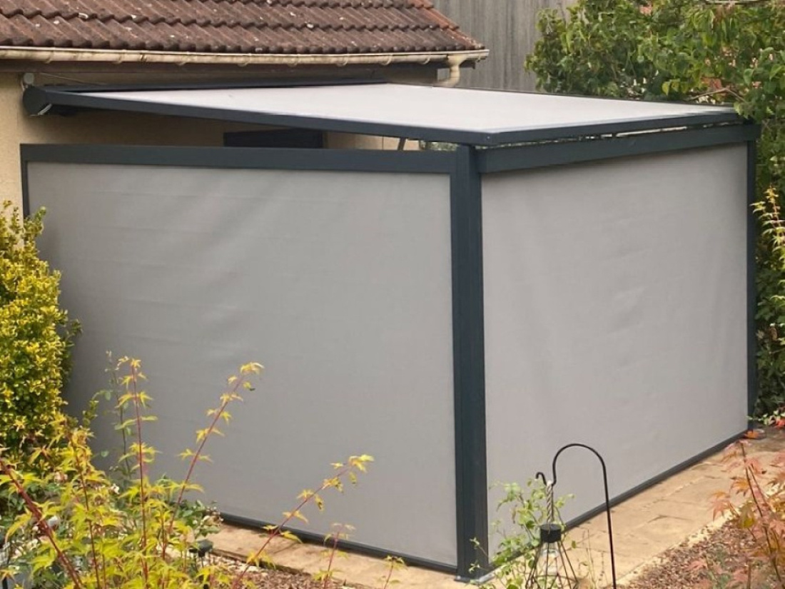 Entretien et durabilit&eacute; : comment faire de votre pergola ferm&eacute;e un investissement durable