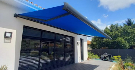 Durée de vie de la toile et rentoilage du store banne : tout ce que vous devez savoir