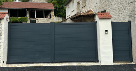 Portail avec portillon intégré : l’équilibre parfait entre accès voiture et piéton