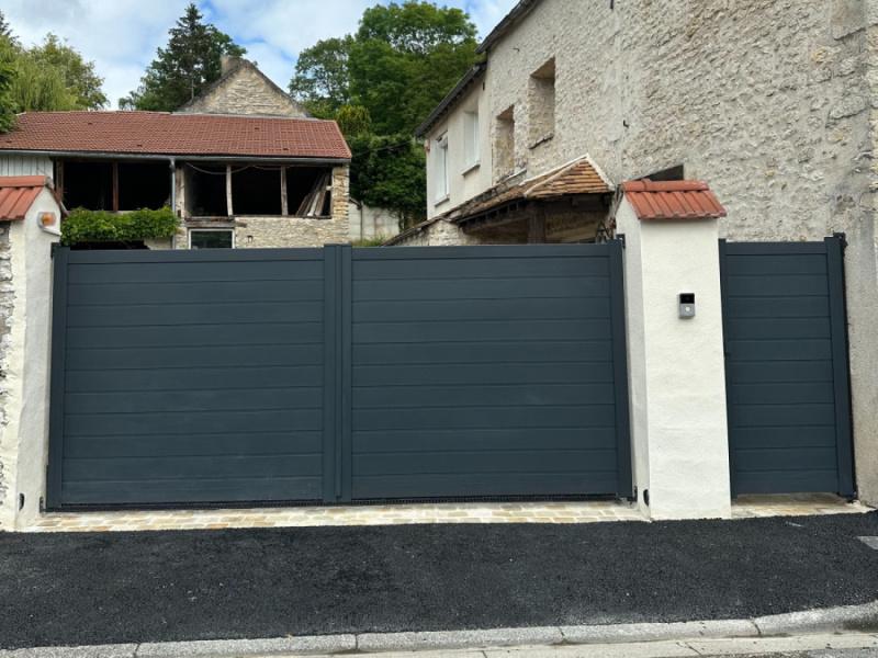 Portail avec portillon intégré : l’équilibre parfait entre accès voiture et piéton