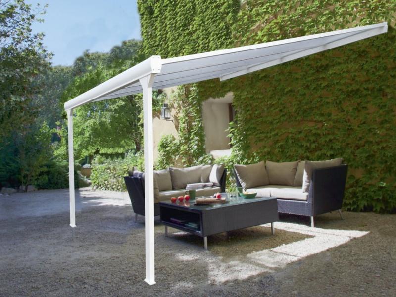 Pergola adossée en aluminium pour profiter de l'extérieur en toute sérénité