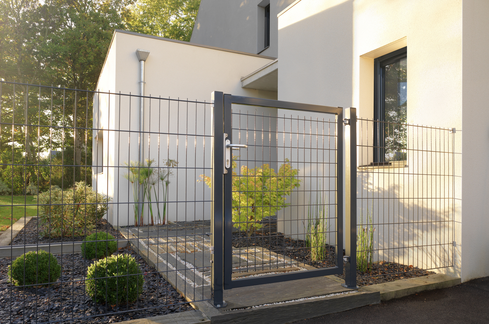 Portillon grillage idéal pour compléter votre clôture grillagée