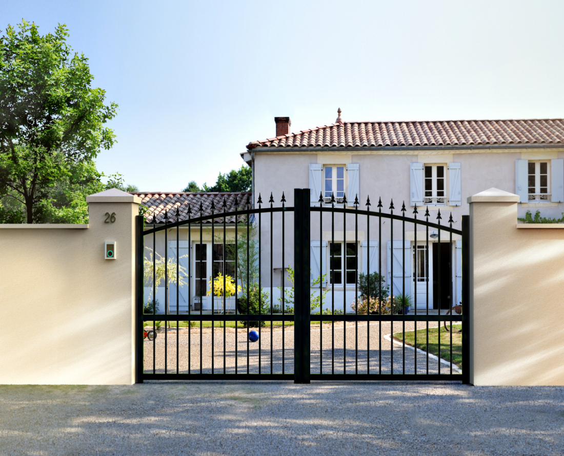 Comment combler un portail ajouré ?