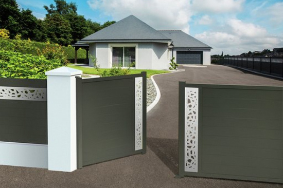 Peut-on construire un carport en limite de propriété ?