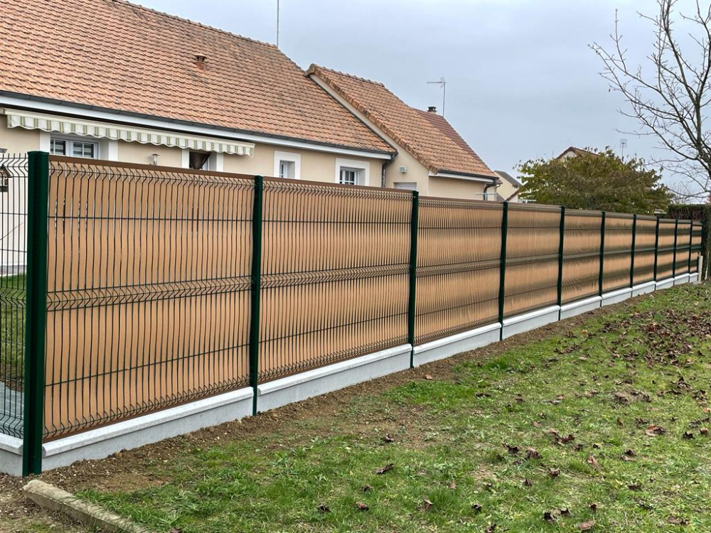 Bien choisir sa clôture rigide de jardin, son matériau