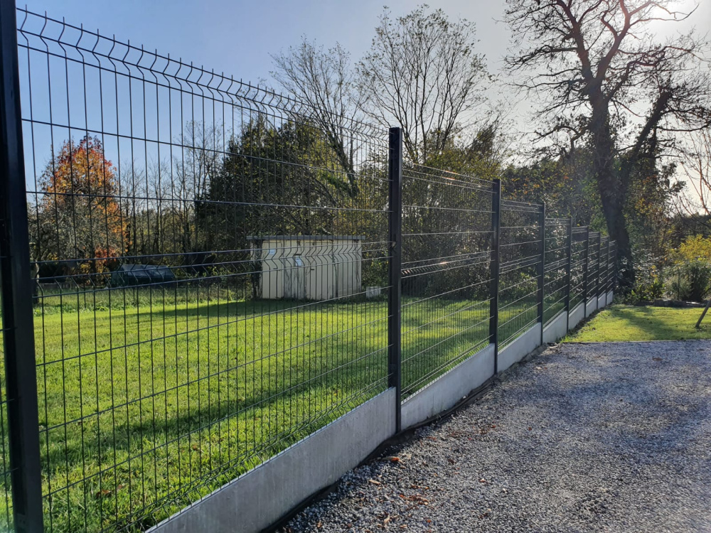 Bien choisir sa clôture rigide de jardin, son matériau